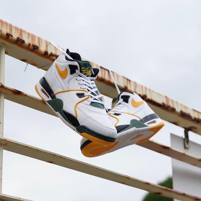 Nike Air Flight 89 “White/Yellow”