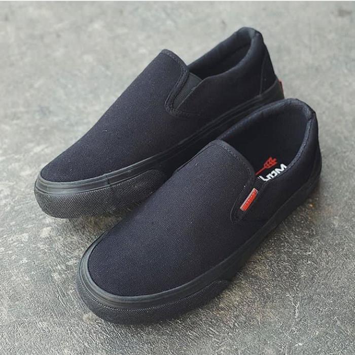 Sepatu warrior arthur slip on full black