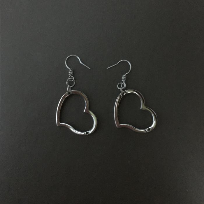 Anting Titanium Love