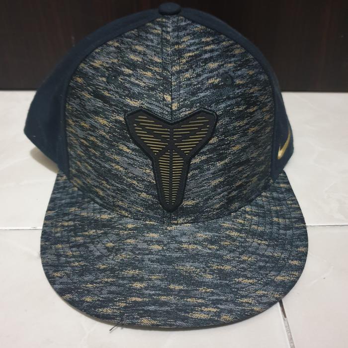 topi nike kobe bryant