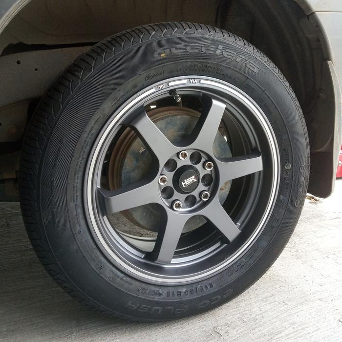 hsr tokyo r16 dan ban accelera 215 60 r16