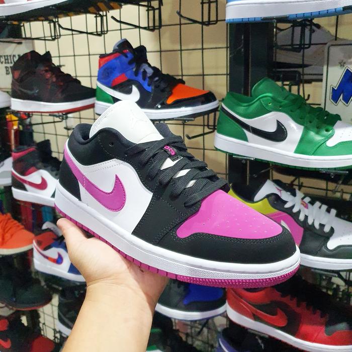 AIR JORDAN 1 LOW • BLACK CACTUS FLOWER MAGENTA