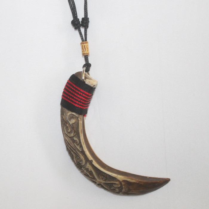 Kalung Taring Babi Ukir Kalung Etnik Taring Babi Khas Dayak