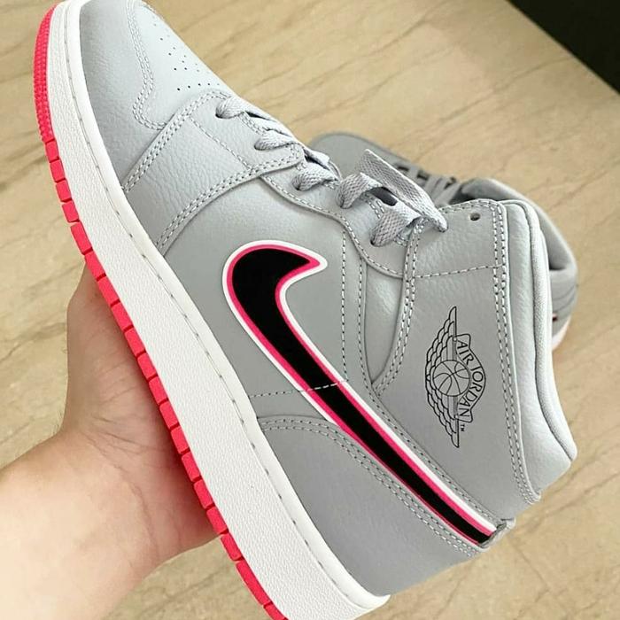 AIR JORDAN 1 MID • WOLF GREY