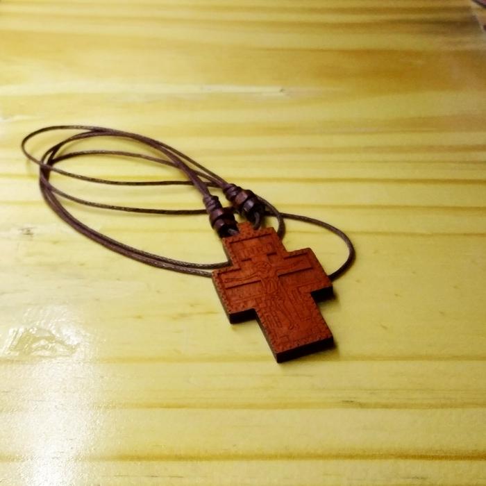 Kalung Salib Kayu ukir