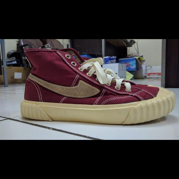Sepatu Compass Vintage Maroon 40