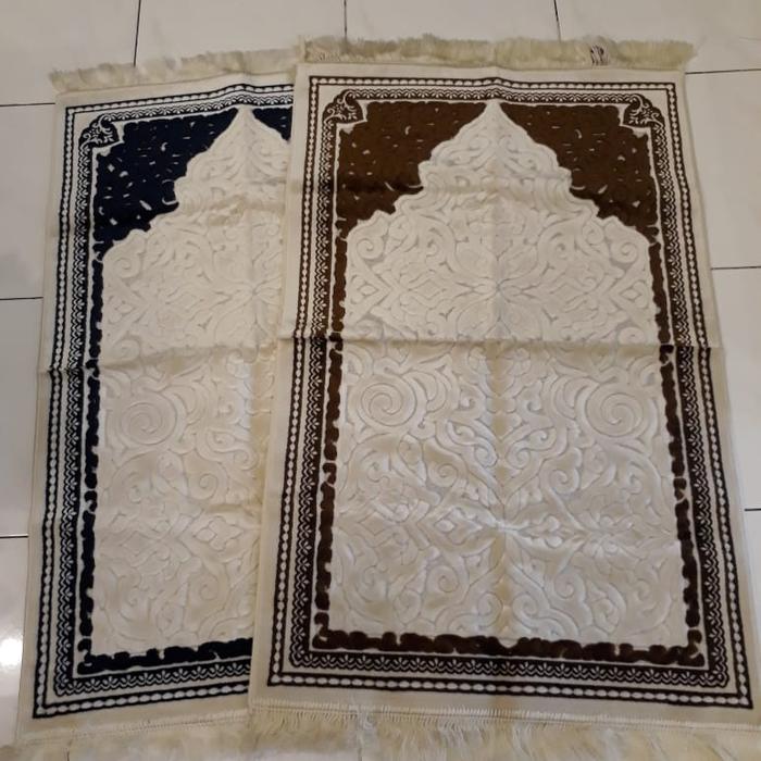 Sajadah Aydin Sina