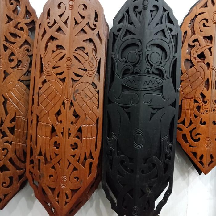 Tameng khas Dayak kalimantan