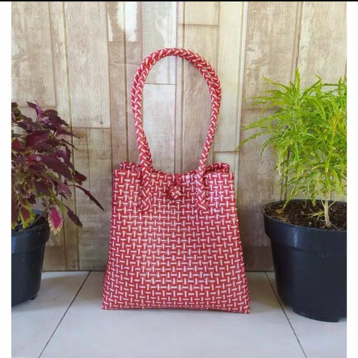 tas anyaman plastik/ tas jali jali size M merah