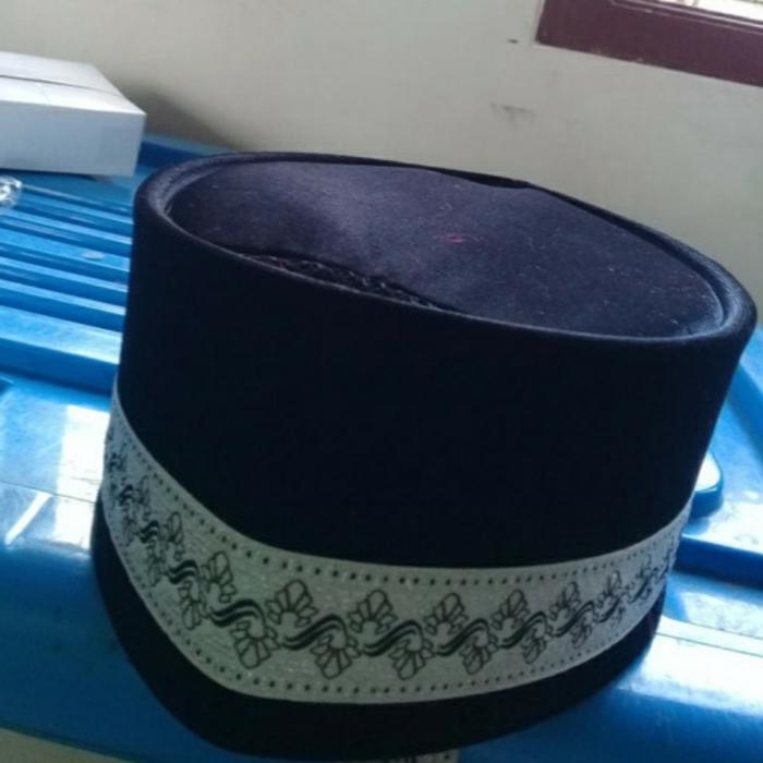 Peci/Songkok/Kopiah bludru hitam motif renda bunga size jumbo