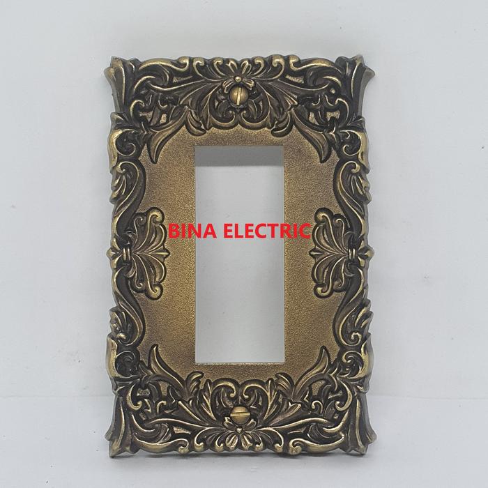 Frame Saklar Triple Trio Panasonic Gold WN8731Y WN-8731Y WN 8731Y