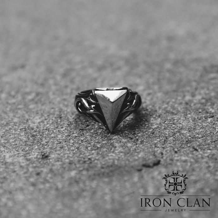 Triangle Ring (Iron Clan Jewelry) - Cincin Pria 925 Silver - cincin esklusif dan handmade