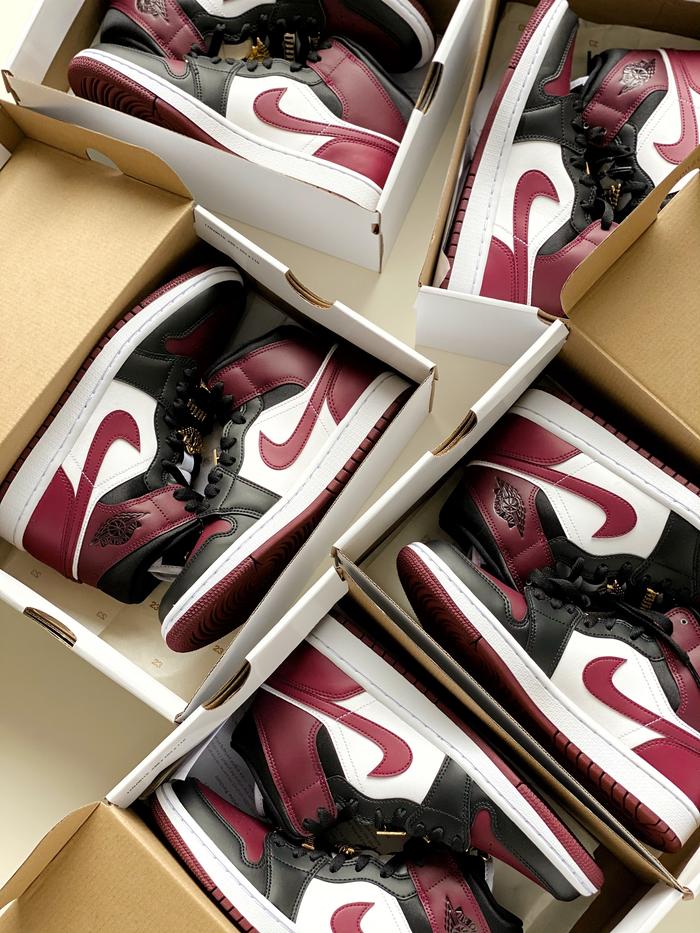 Air Jordan 1 Mid Burgundy "Beetroot"