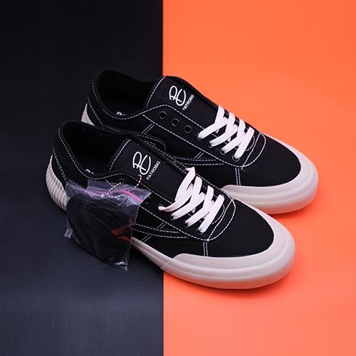 PATROBAS EQUIP LOW BLACK WHITE