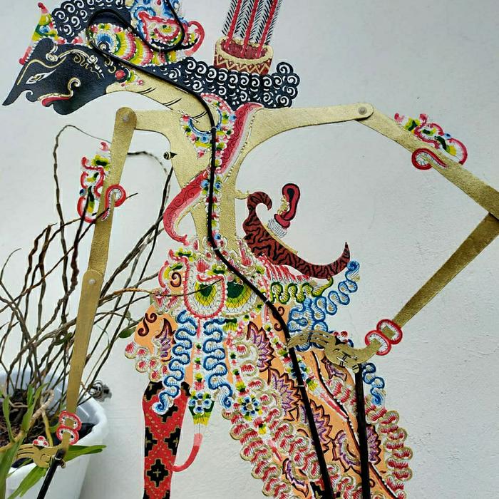 ABIMANYU RAMPEK WAYANG KULIT ASLI Kerajinan Khas Yogyakarta Handmade dengan Tatahan Sungging Ukuran 