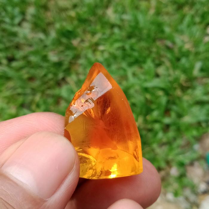 Bongkahan Bahan Batu Kecubung Kuning Citrine Pangkalanbun Kalimantan