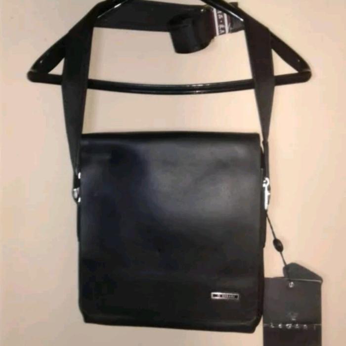 Travel pouch bag atau tas slempang merek ZEGARI ori kulit asli