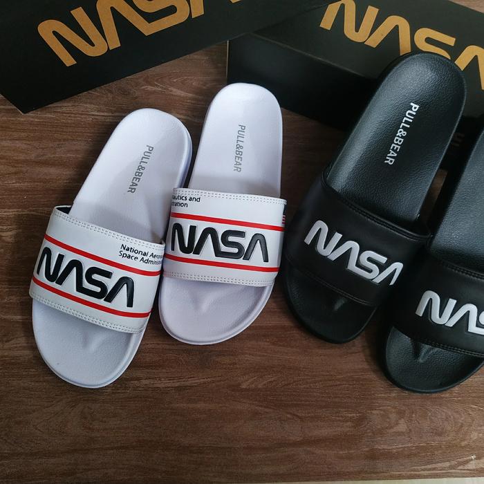 Sandal Pria NASA X PULL AND BEAR Sendal slides nasa