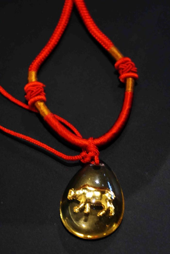 Kalung Shio Kerbau Liontin Fengshui Gold Foil