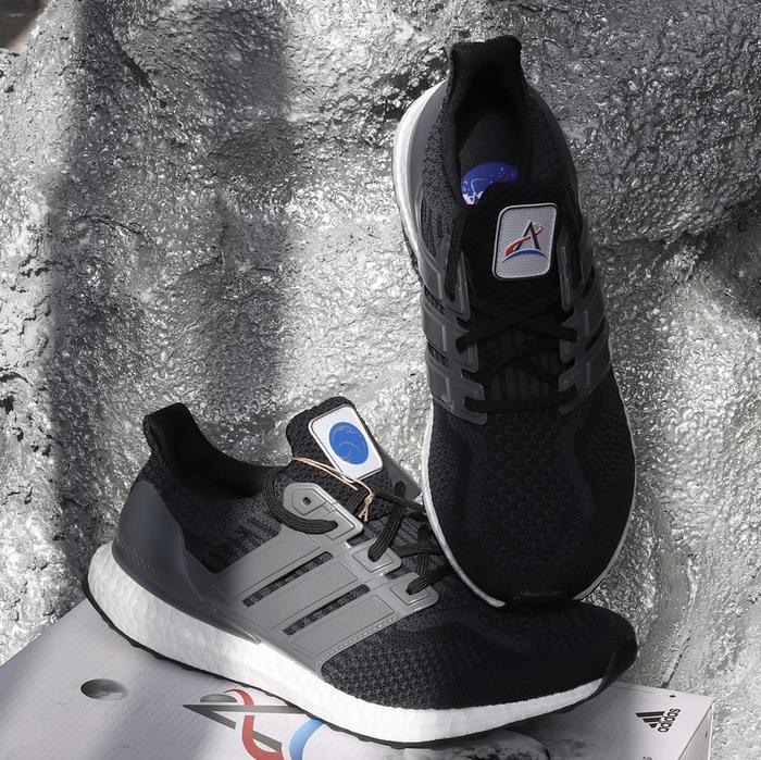 Nasa x Adidas Ultraboost 5.0 DNA “black/Silver"
