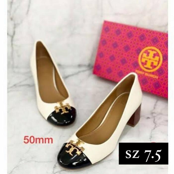 T*ryburch Everly Pump Ivory Black sz 7.5