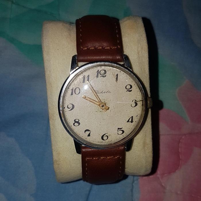 Jam tangan Raketa