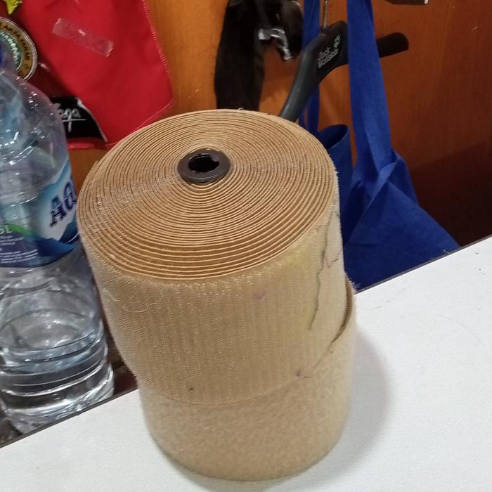 kretekan perekat velcro