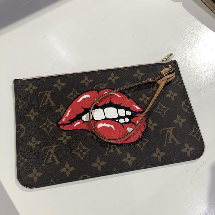 Lv pouchette monogram