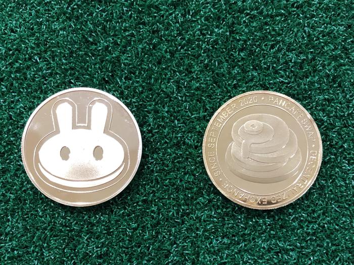 Pancakeswap Big Smile Rabbit - Coin Fisik - Koin crypto souvenir gold