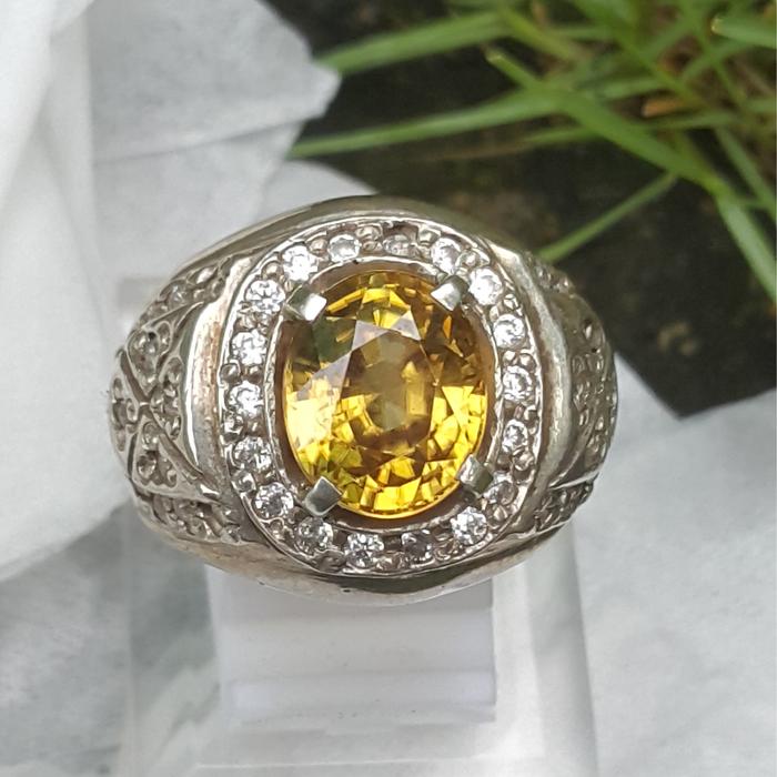 natural yellow zircon