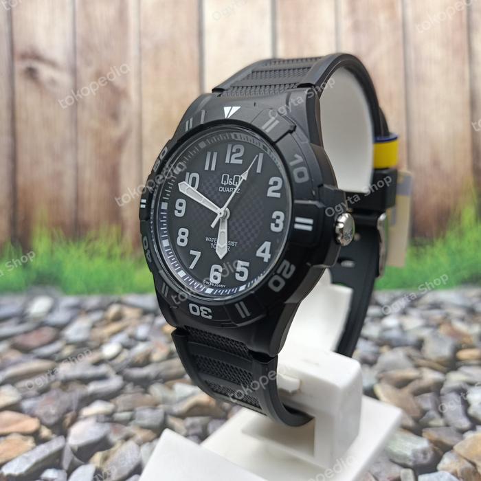 Q&Q QnQ QQ Jam Tangan Analog Karet Hitam GW36J005Y Original