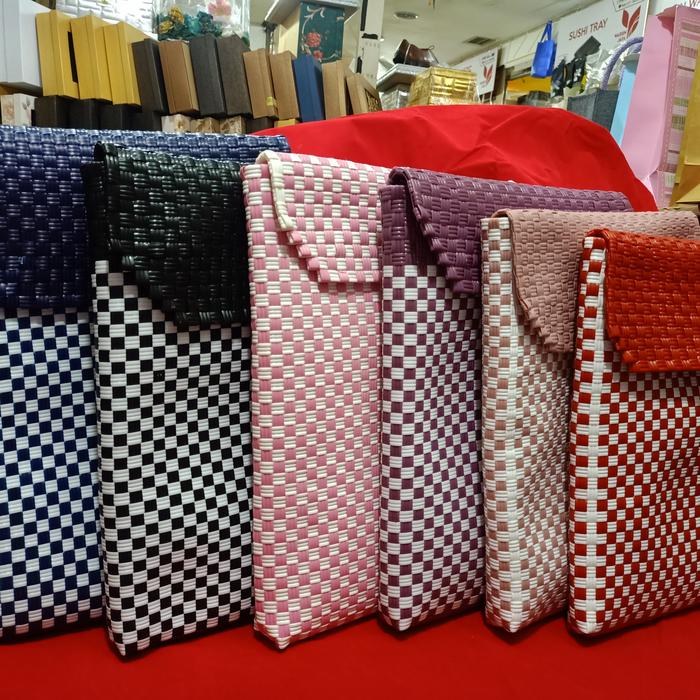 tas anyaman bahan jali buat laptop dan lain isi 1pcs