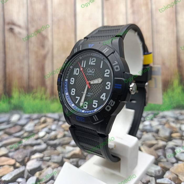 Q&Q QQ QnQ Analog Jam Tangan Pria Karet Hitam GW36J003Y Original