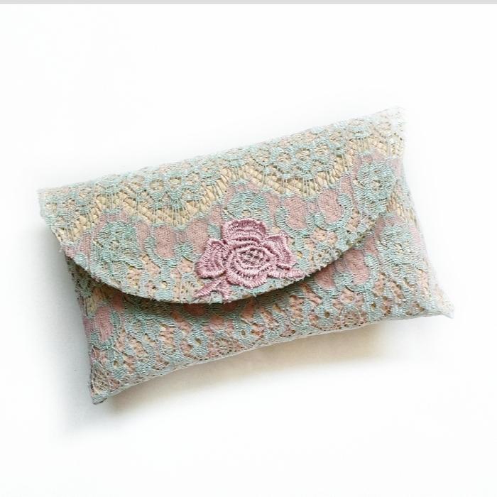 clutch pandan renda / tas renda pesta / tas biru muda