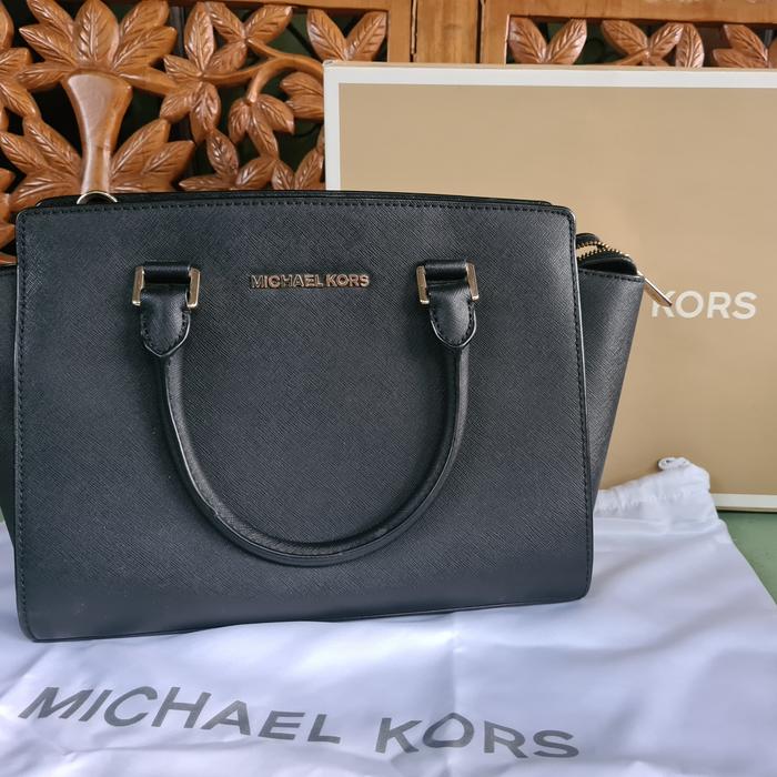 Michael Kors selma medium black preloved MK