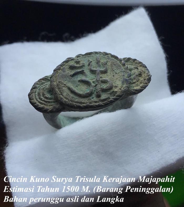 Cincin Kuno Surya Trisulla Kerajaan Majapahit Asli Peninggalan