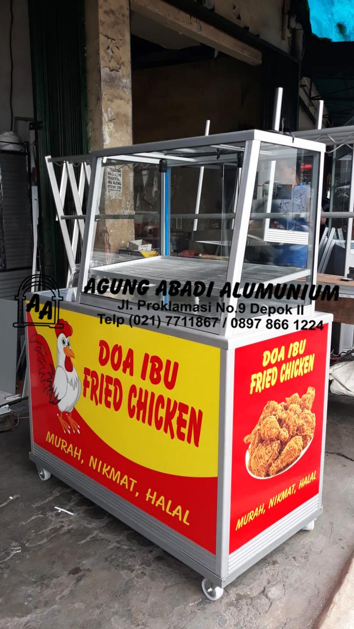 Meja dan etalase ayam fried chicken berikut stiker