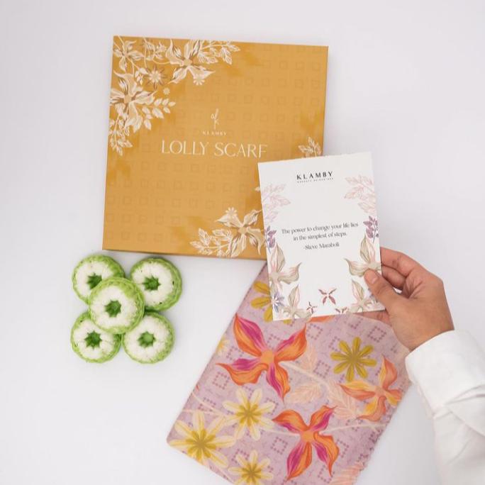 LOLLY Scarf Taro Charcoal Apple Pie Wearing Klamby