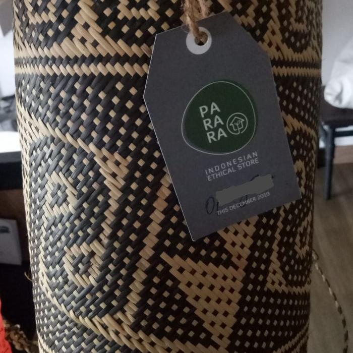 Anjat basket rattan besar bermotif