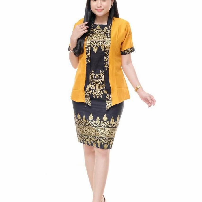 Setelan batik wanita rok dan blus
