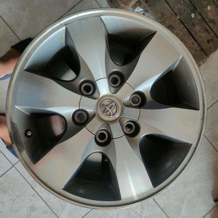 velg oem fortuner ring 16