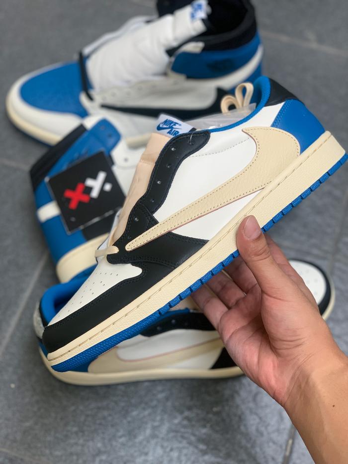 FRAGMENT x TRAVIS SCOTT x JORDAN 1 LOW