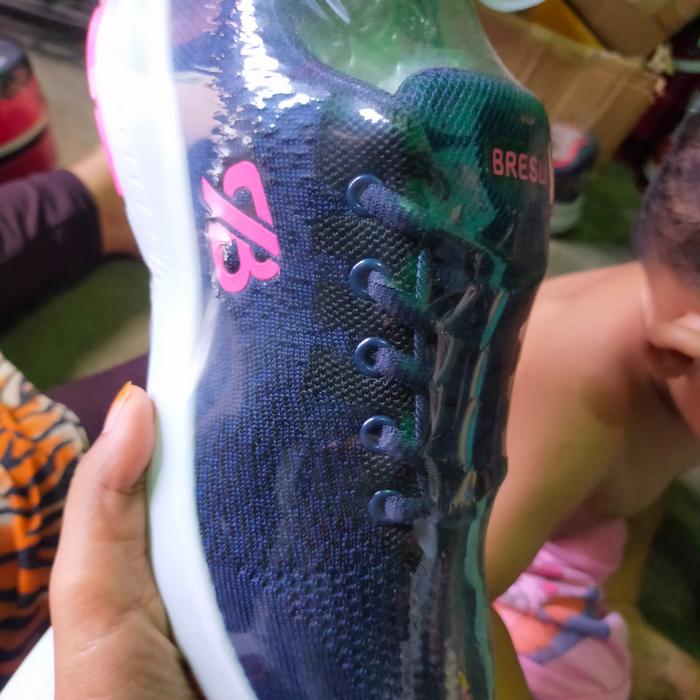sepatu breslin