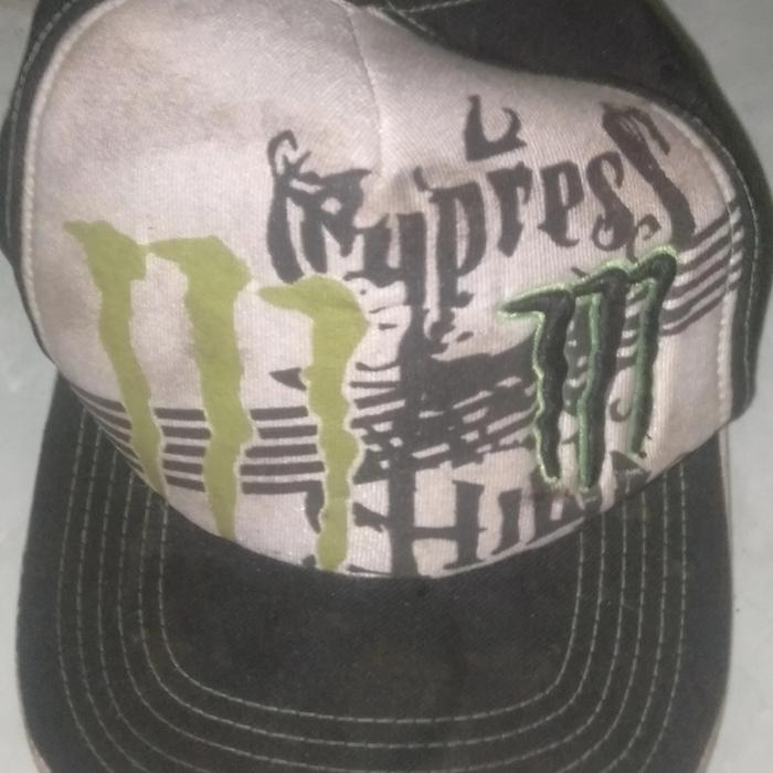 topi monster energy