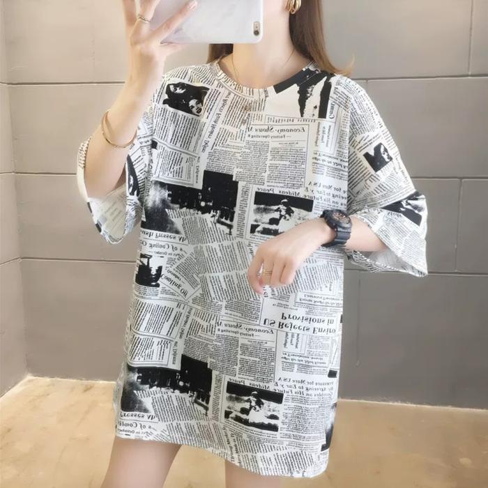 Kaos T-Shirt Lengan Pendek Longgar Motif Print Koran untuk Pria