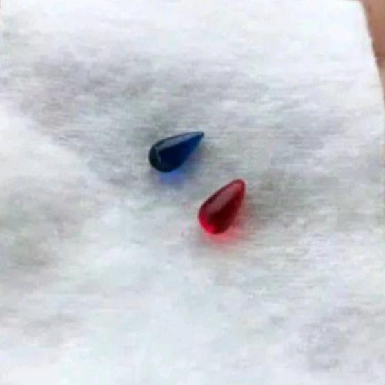 Mustika Sepasang Batu Merah Delima Lipan Asli Tetes AirMata Merah,Biru