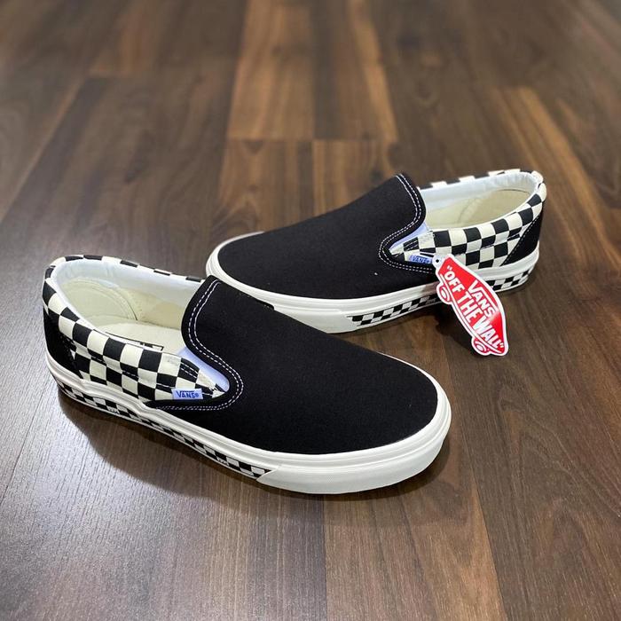 VANS SLIP ON SIDEWALL CHECKER BLACK/WHITE