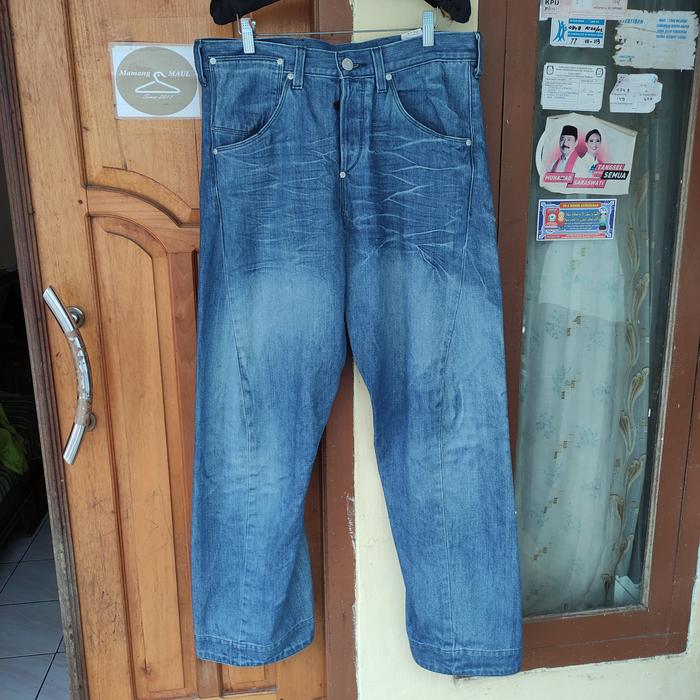 Jual Rare Levis 10th Anniversary Twisted Leg Engineered Jeans Size 33