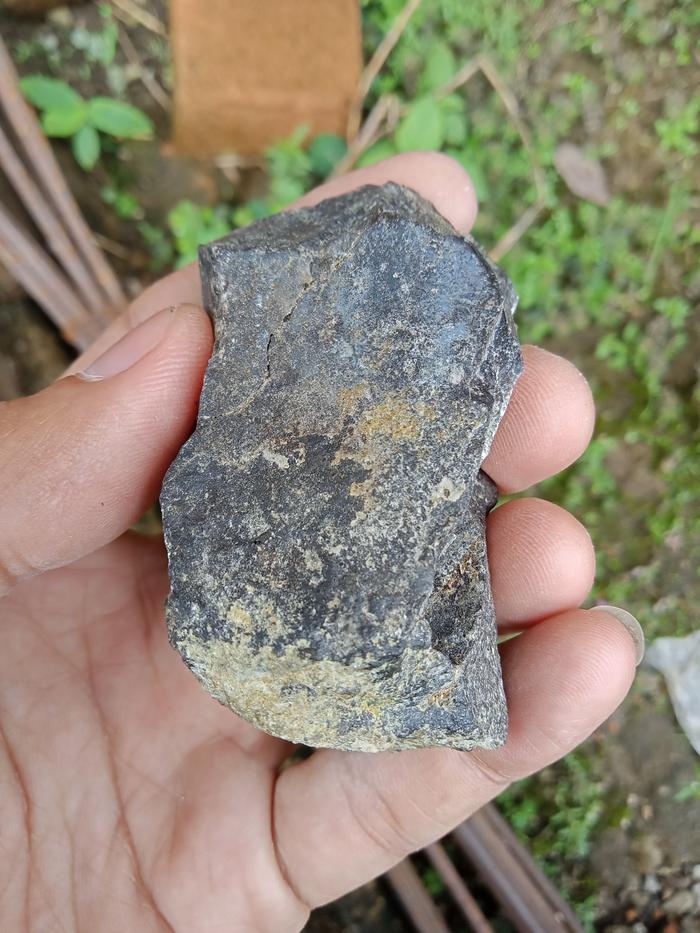Natural Bacan Doko Majiko Hitam ( Rough Bahan Batu Akik Ternate )