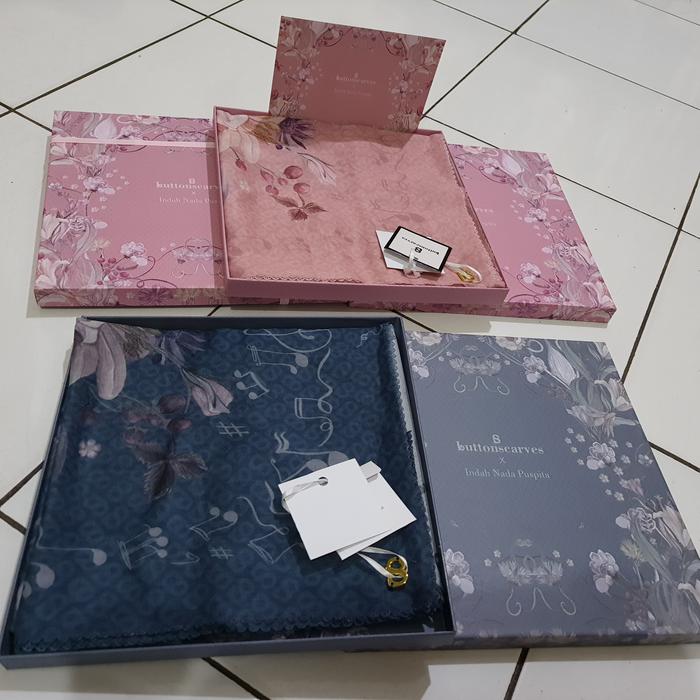 Buttonscarves Nada Series
